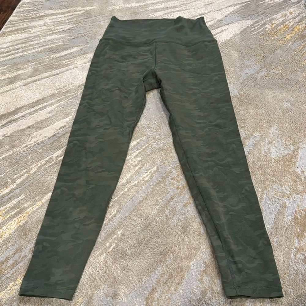 Beyond‎ Yoga green camo leggings size M high rise leggings EUC